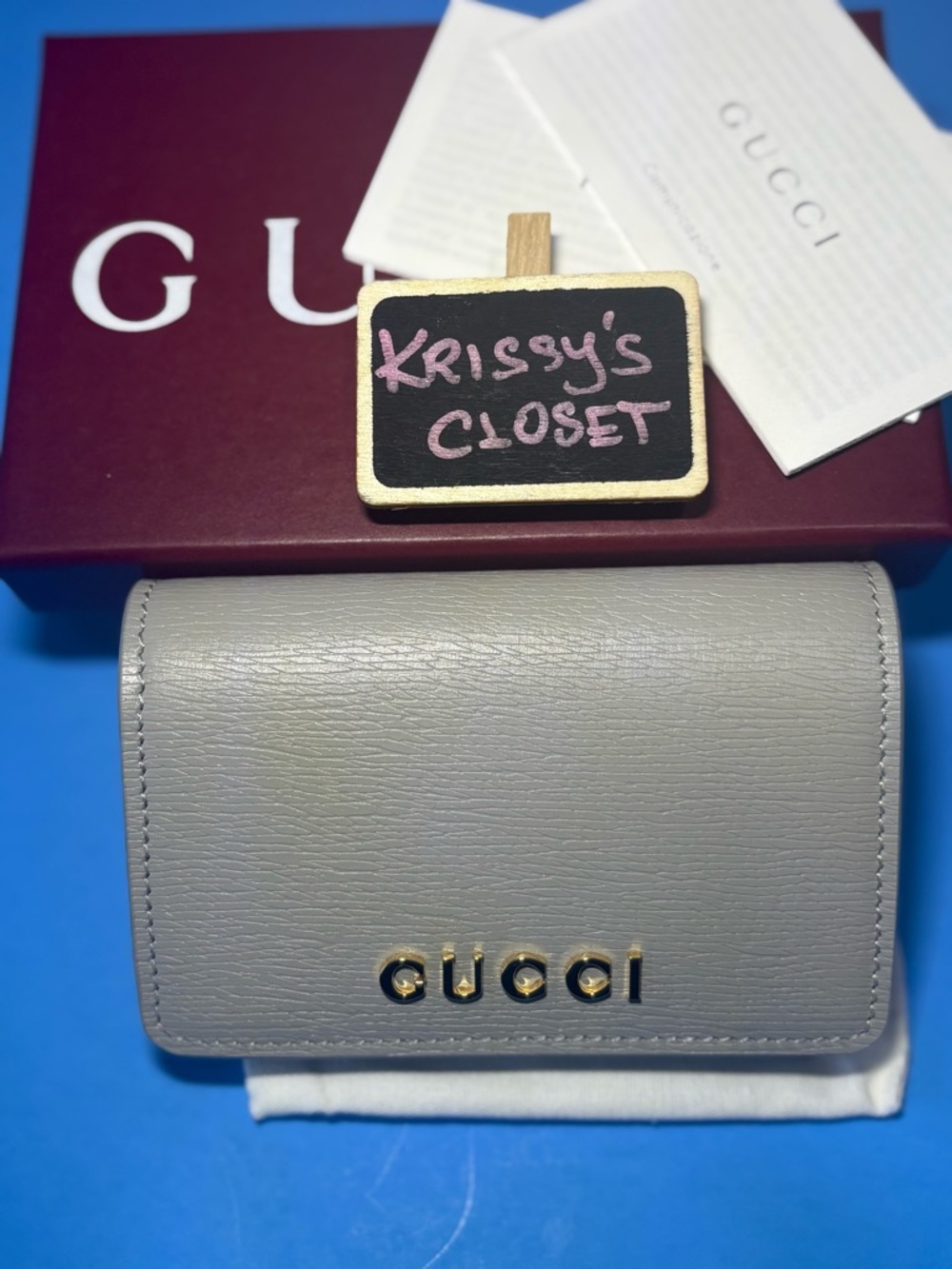 💯 Authentic Gucci Gray Leather Wallet with Gold Logo + Box and Dustbag